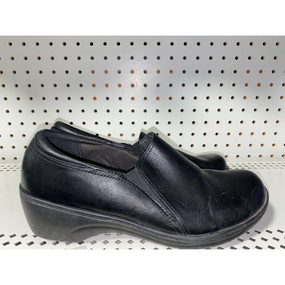 clarks nursing clogs